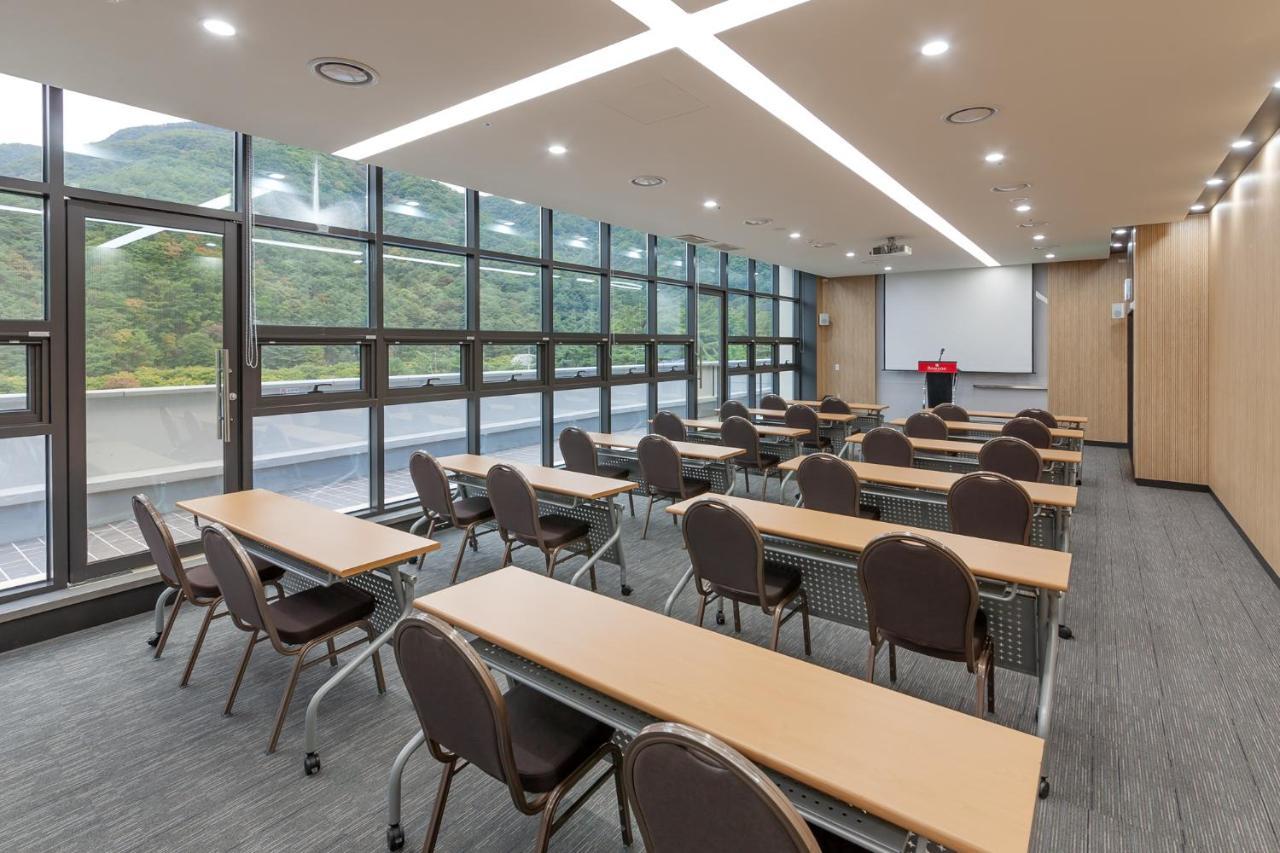 Ramada By Wyndham Mungyeongsaejae Hotel Екстериор снимка